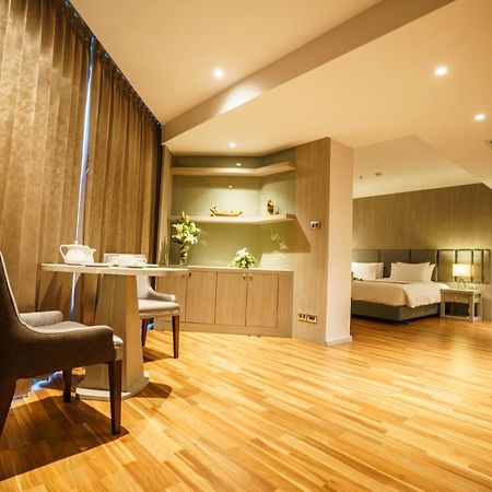 New Season Square Hotel Хатъяй Экстерьер фото