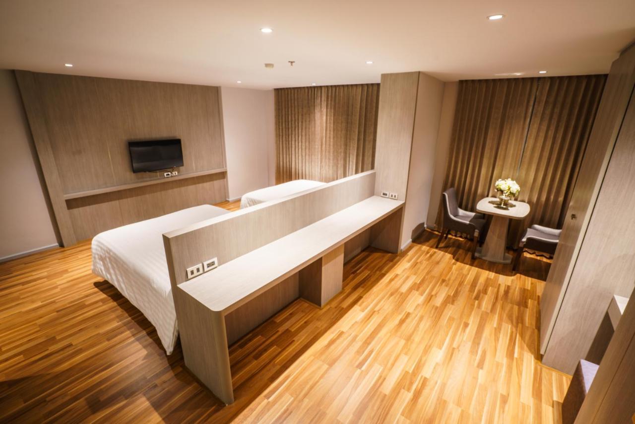 New Season Square Hotel Хатъяй Экстерьер фото