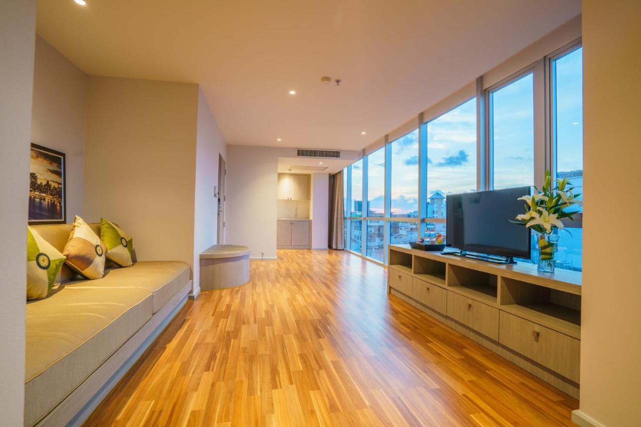 New Season Square Hotel Хатъяй Экстерьер фото