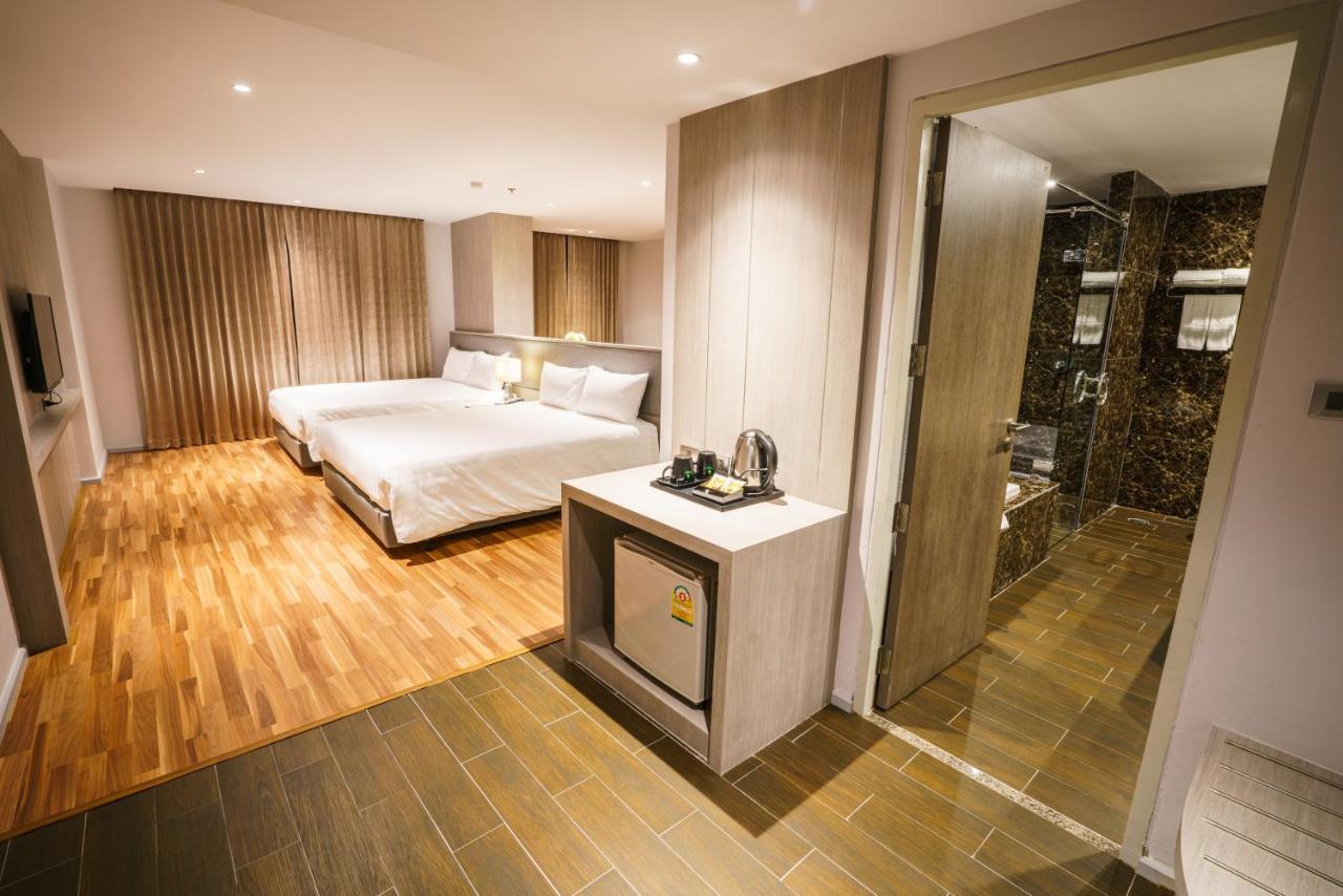 New Season Square Hotel Хатъяй Экстерьер фото