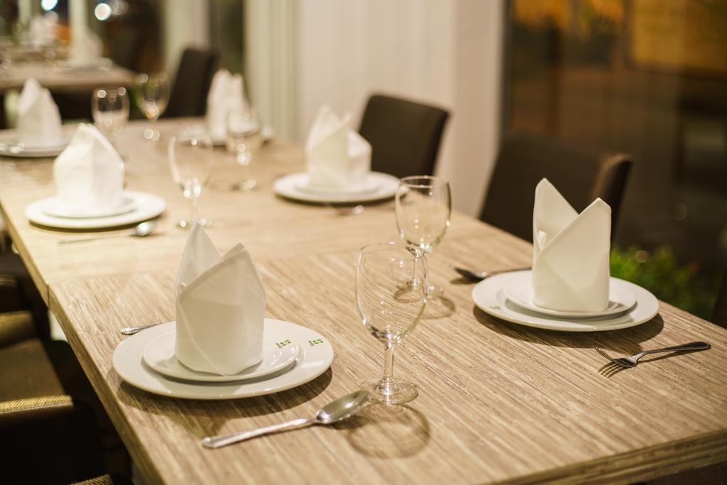 New Season Square Hotel Хатъяй Экстерьер фото
