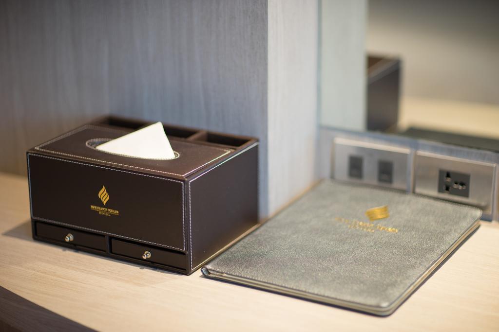 New Season Square Hotel Хатъяй Экстерьер фото