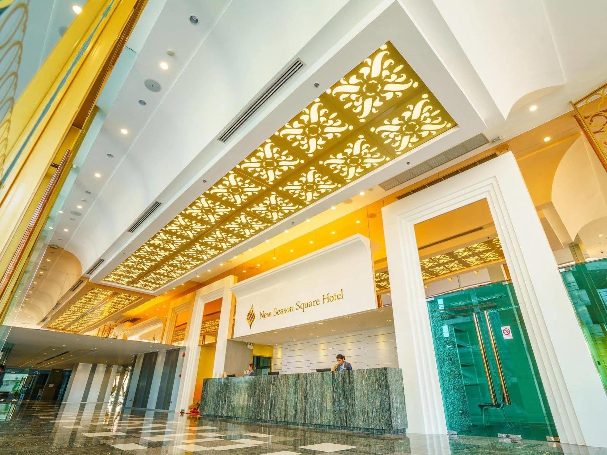 New Season Square Hotel Хатъяй Экстерьер фото