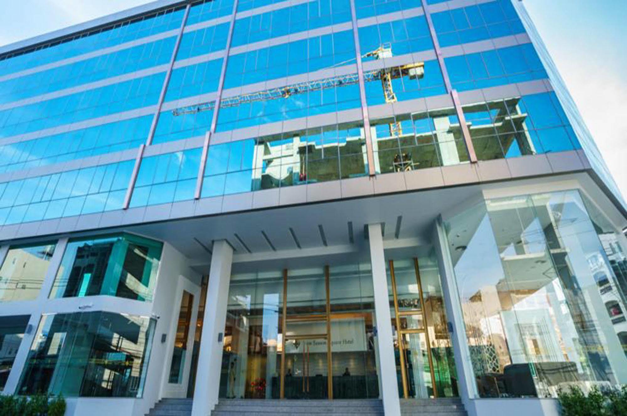 New Season Square Hotel Хатъяй Экстерьер фото