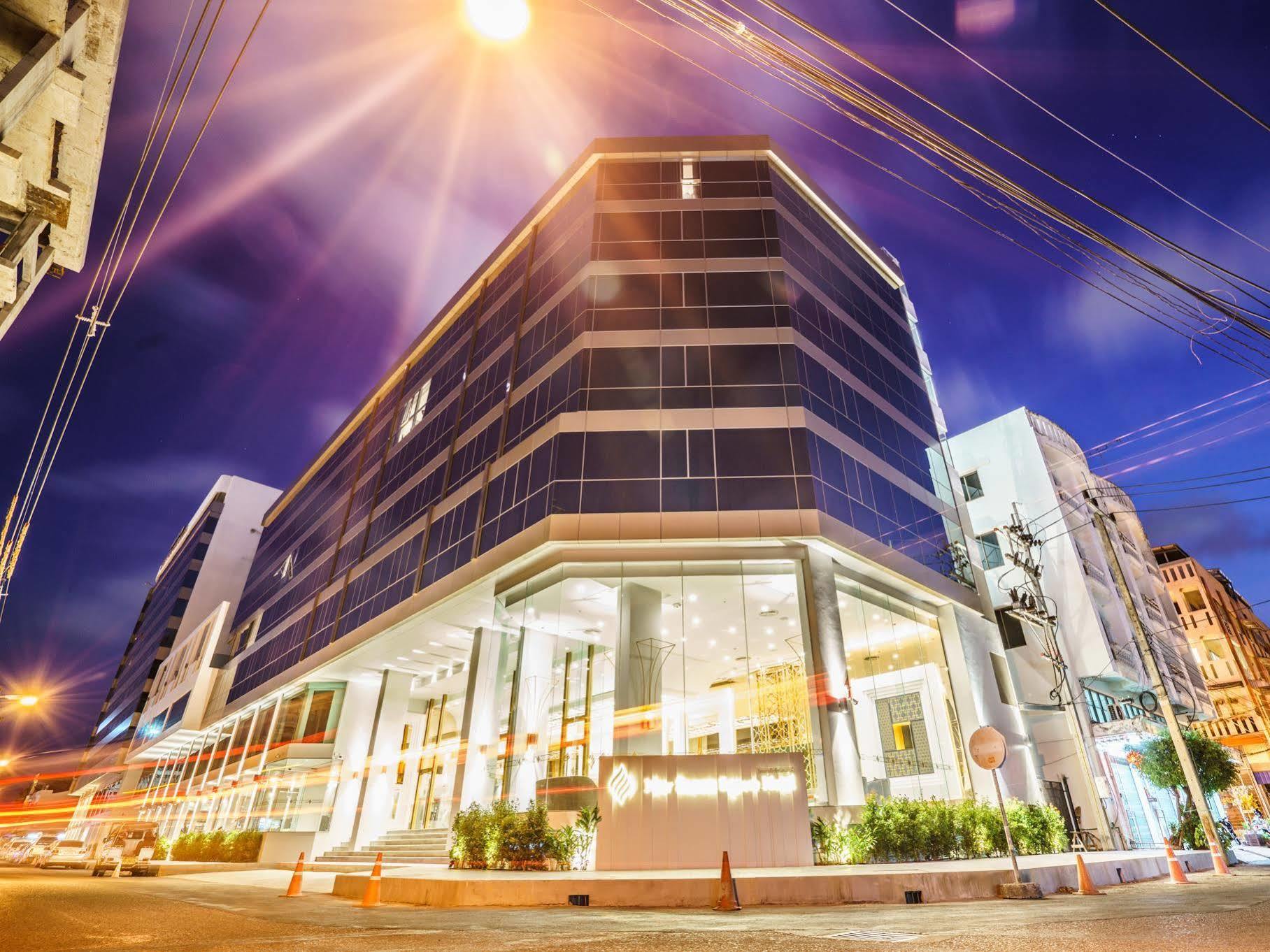 New Season Square Hotel Хатъяй Экстерьер фото