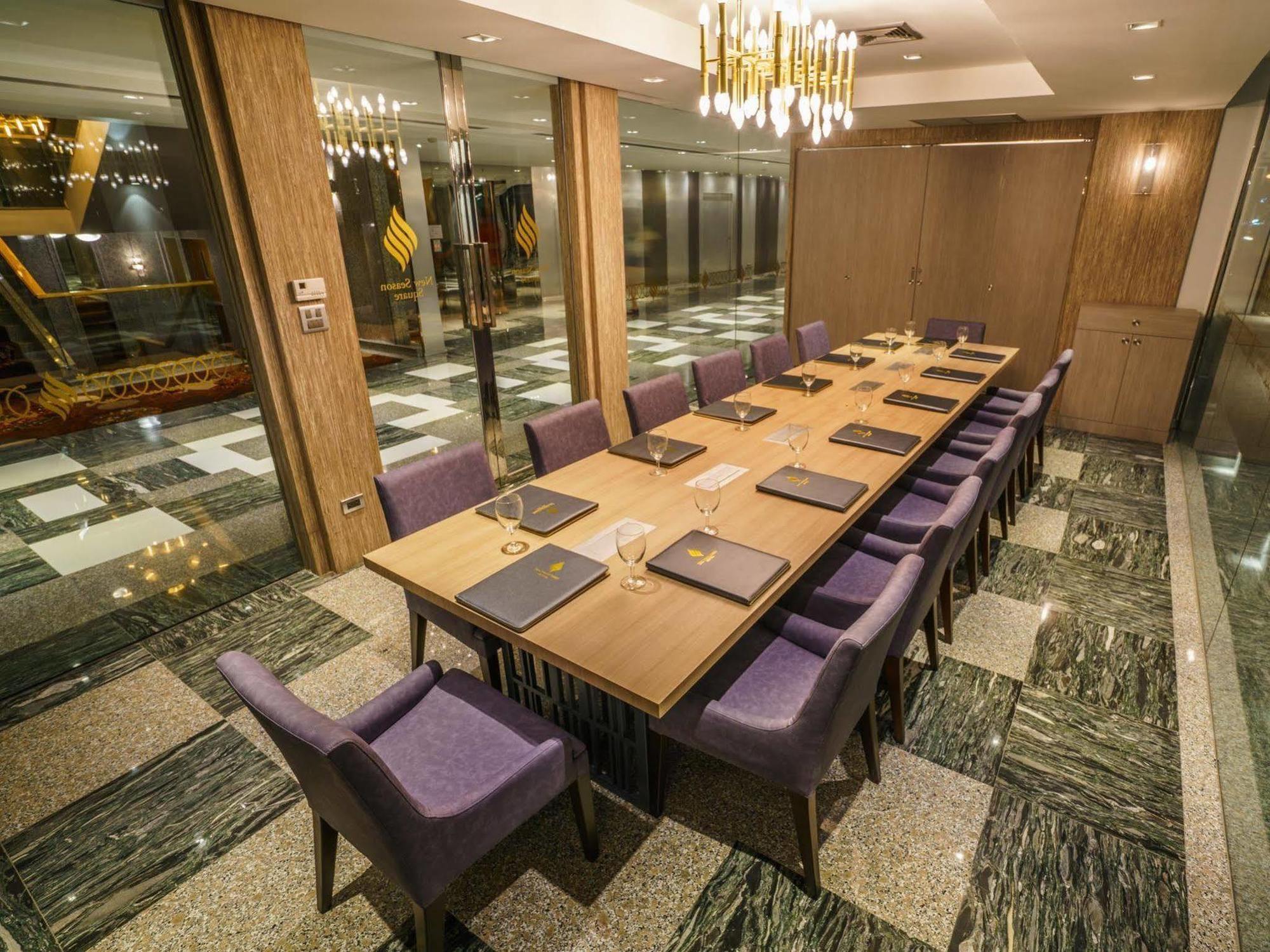 New Season Square Hotel Хатъяй Экстерьер фото