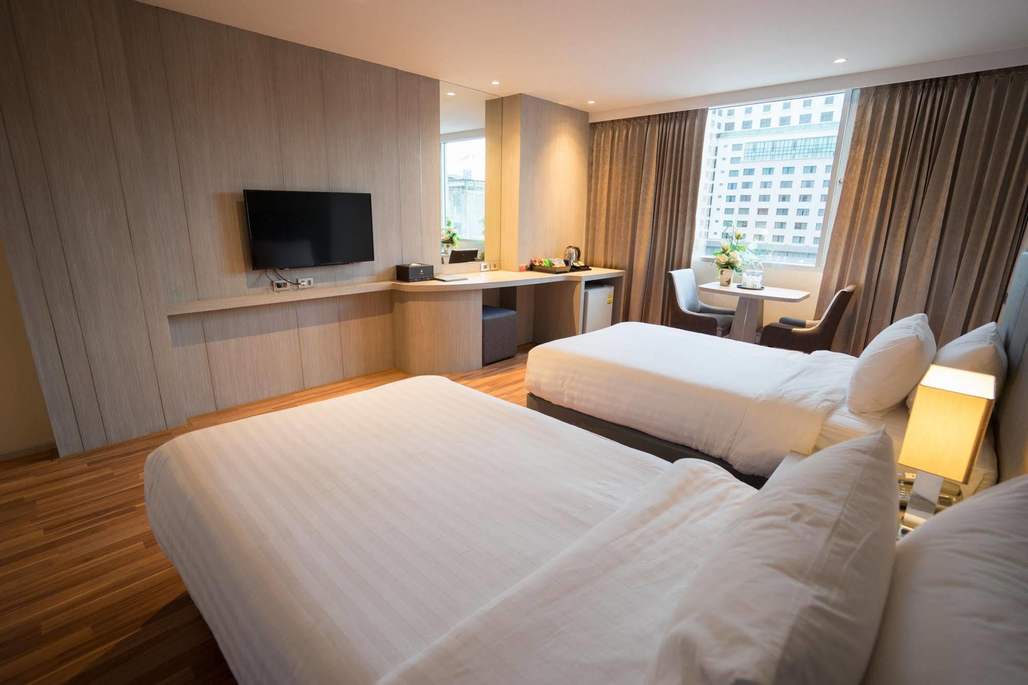 New Season Square Hotel Хатъяй Экстерьер фото